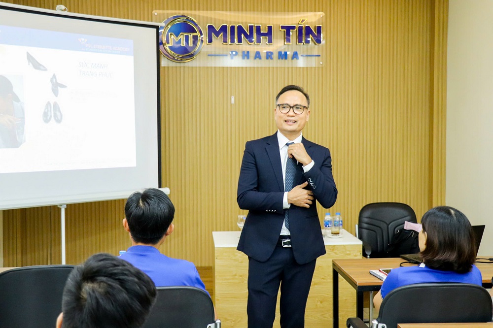 Nhân viên Minh Tín Pharma tham gia Khóa đào tạo Kỹ năng giao tế trong kinh doanh